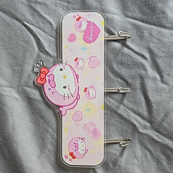 Hello Kitty Hooks - Picture 3 of 4